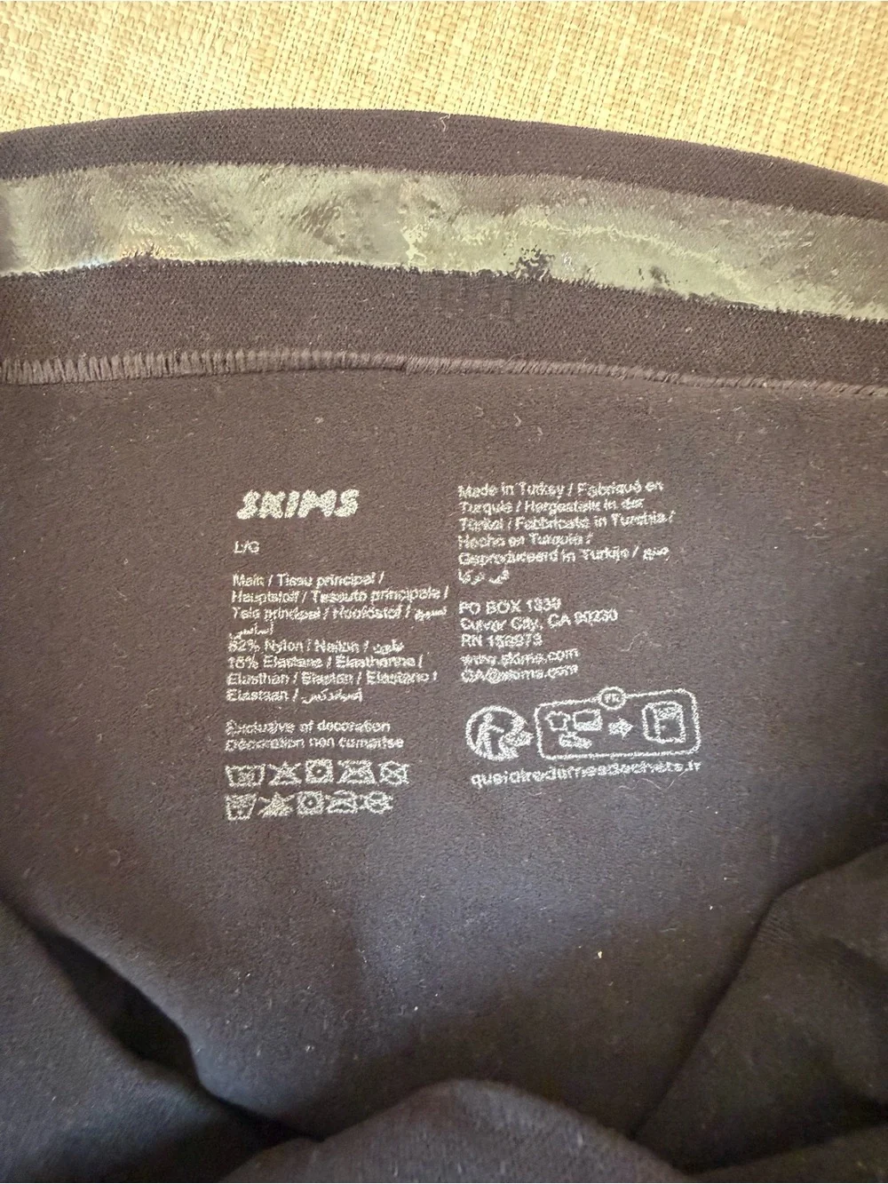 SKIMS Seamless Sculpt Mid Thigh Short Onyx Black Large NWOT!